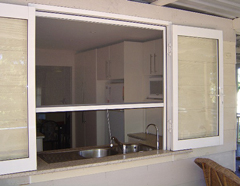 Plase antiinsecte tip plisse vertical